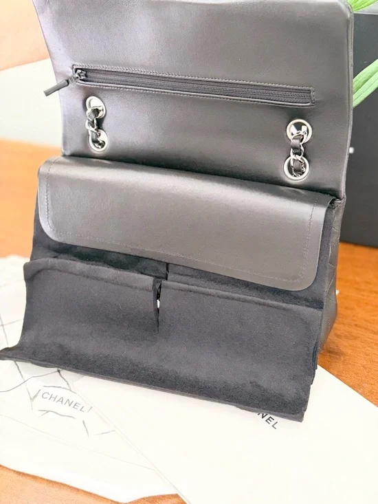 CHANEL Black Quilted Leather Shoulder Bag with Silver Hardware - Picture 3 of 8